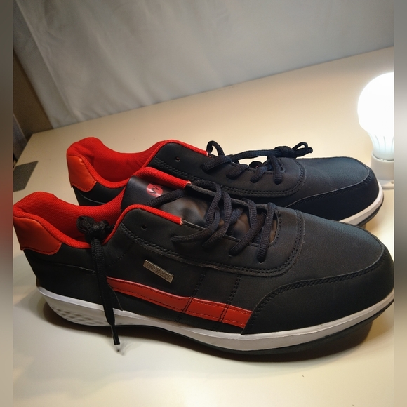 Shoes - Picture 4 of 6